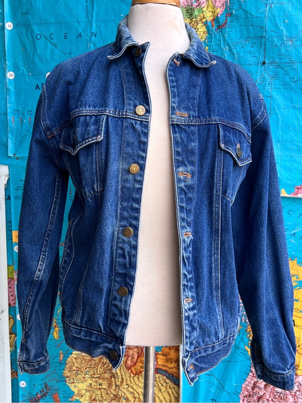 VINTAGE 1990’s AMERICAN HERO Classic Blue Denim Jacket